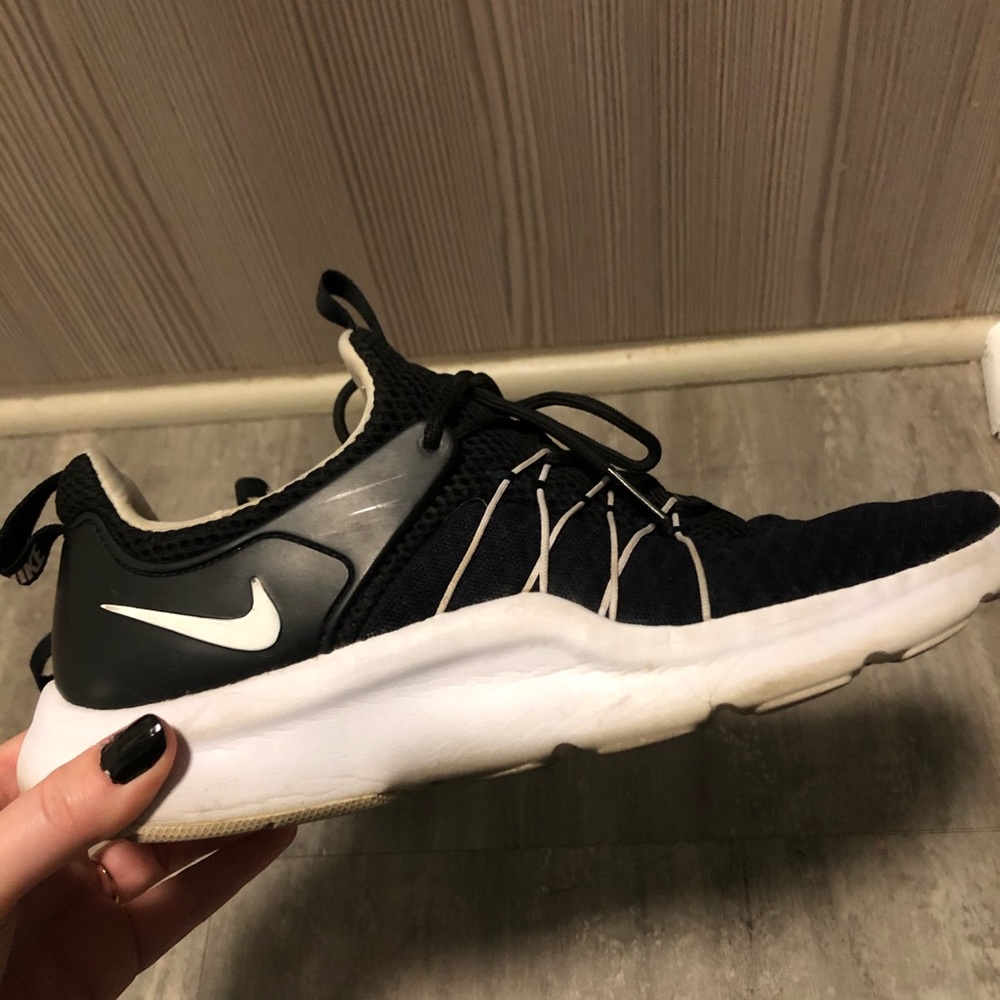 NIKE athletic shoes - Picture 3 of 10